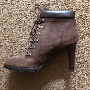 Ralph Lauren Boots. Great shape!!! Only worn once.